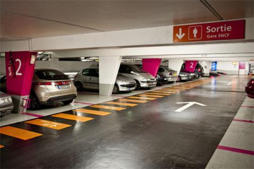 Luxury Paris La Vie En Rose Jacuzzi Terrasse Parking Lägenhet Exteriör bild