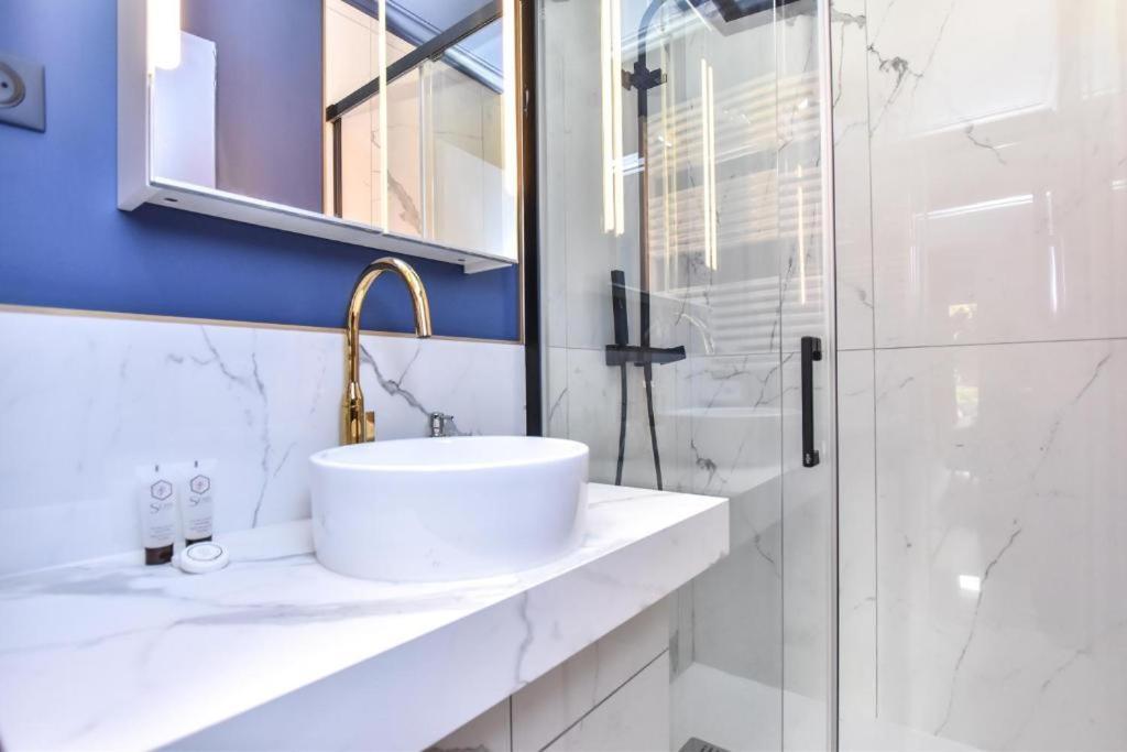Luxury Paris La Vie En Rose Jacuzzi Terrasse Parking Lägenhet Exteriör bild
